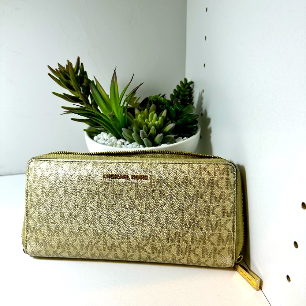 Michael Kors wallet